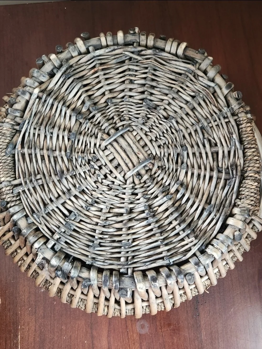 Large Round Rattan Wicker Table Basket with Metal Handles 15